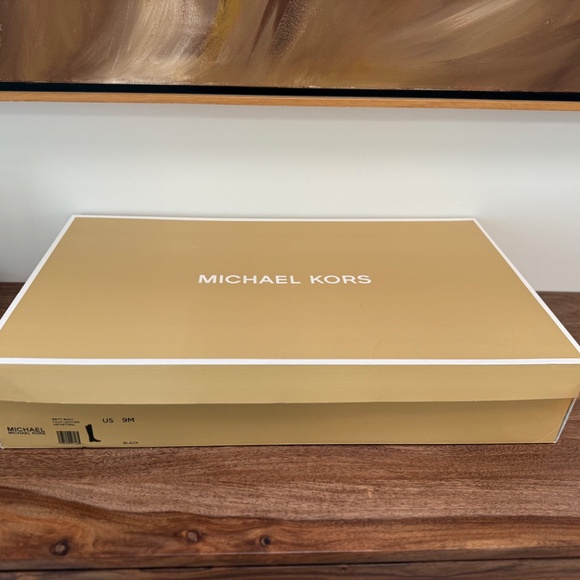 NIB Michael Kors Britt Boot Size 9 - Picture 11 of 15